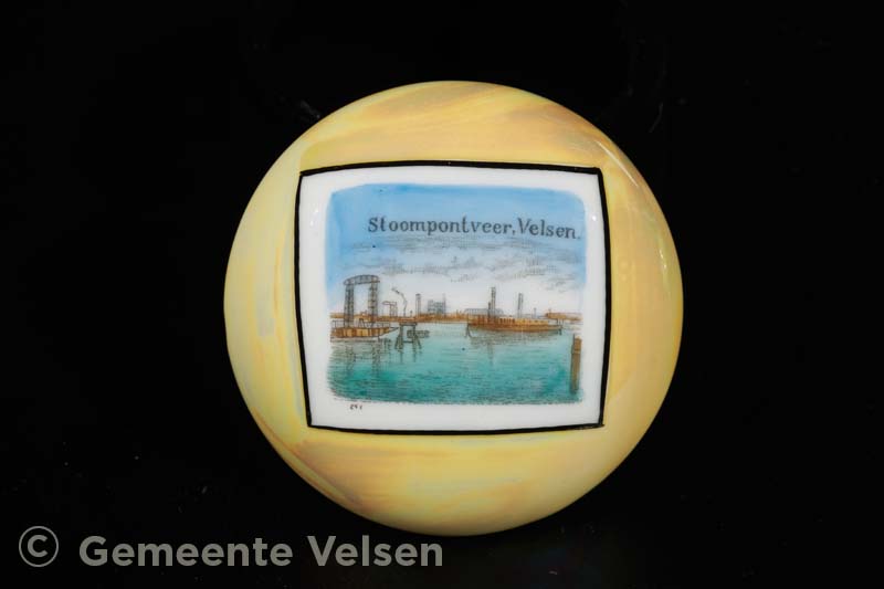 Sav. 27: Souveniraardewerk bonbonschaal met deksel