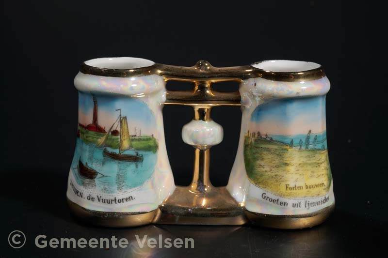 Sav. 48: Souveniraardewerk peper en zoutstel