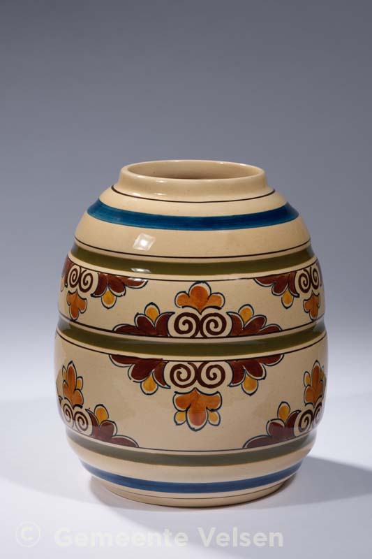 KP 10: Kennemer potterij, Delfts aardewerk vaas