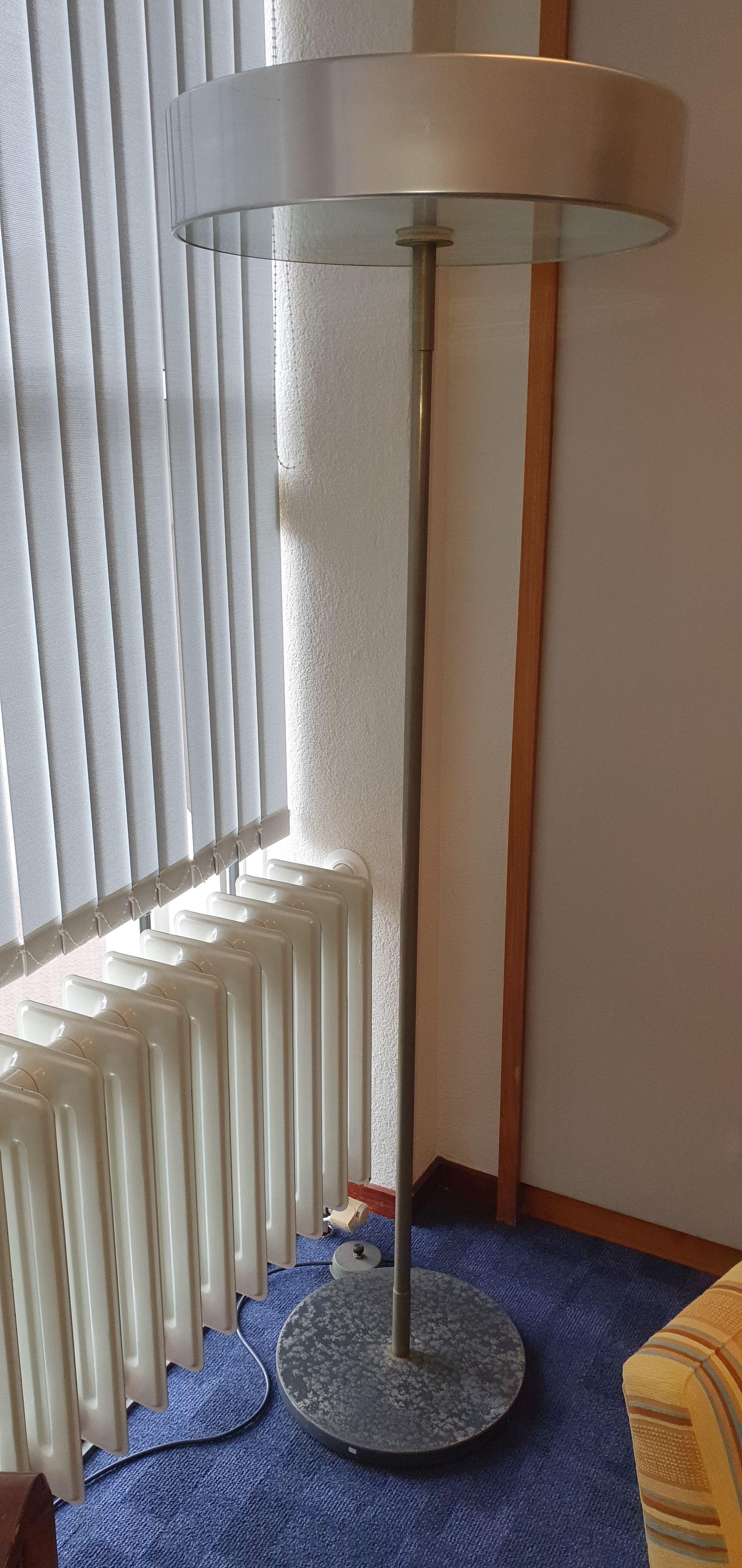 M 5: Staande lamp, Dudokontwerp